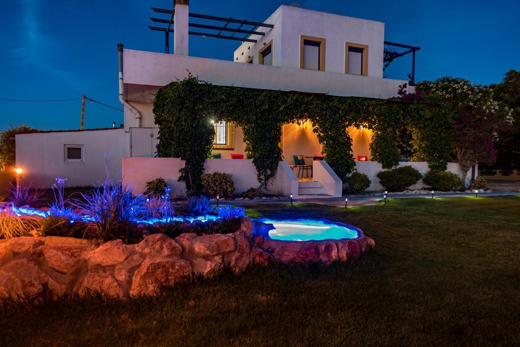 Villa Marqua Kalavárda Buitenkant foto